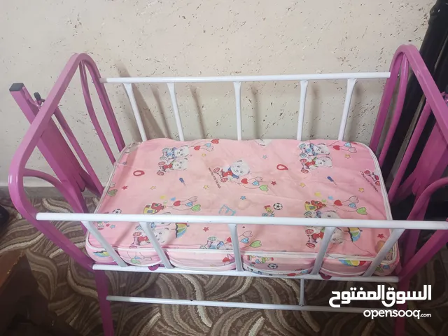 سرير هزاز بيبي بحاله جيدة جداً استعمال شهرين للبيع المستعجل
