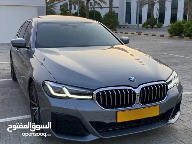 للبيع BMW 520i موديل 2023 فل أوبشن وارد اليابان.