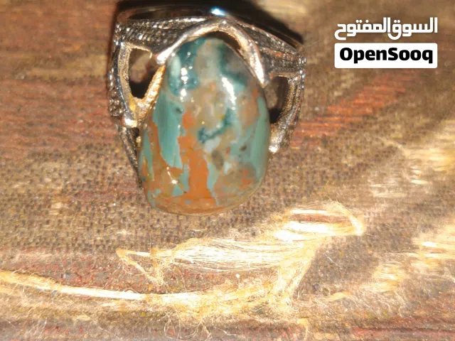 احجار كريمة متنوعة