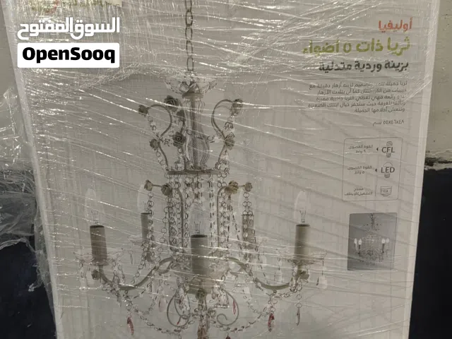 ثريّا مزخرفة من أوليفر HCK اللون أبيض و الوردي