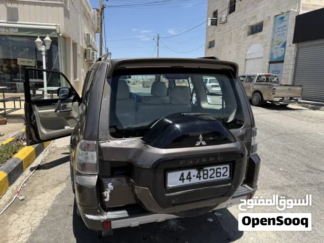 2015 ميتسوبيشي باجيرو Standard