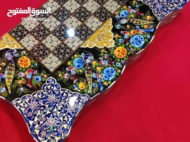 تحفة فنية نادرة من التراث الإيراني: شطرنج فاخر وطاولة نرد بزخارف يدوية مبهرة!