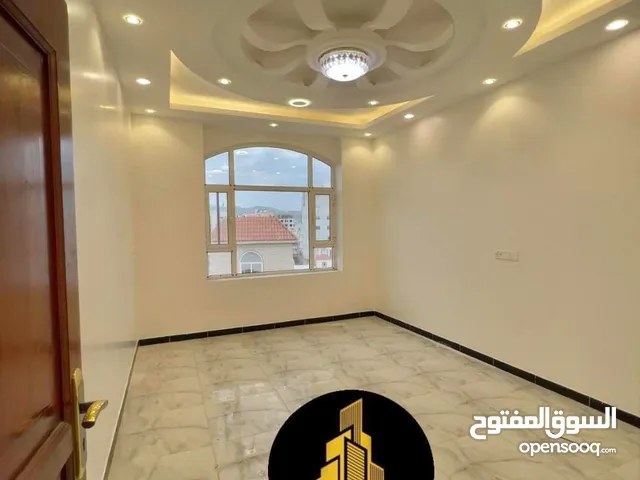 شقة 3 غرف واسعات ملكي للإيجار - الموقع شارع الخمسين - جوار مجمع العرب