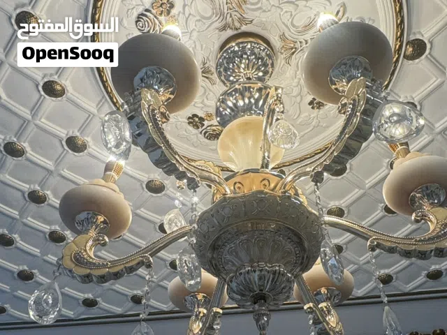 فرصه للبيع ثريا بحالة ممتازه جداً وبسعر منافس في السوق ، واناره ممتازه جداً ، تصلح للغرف وللمجالس ..