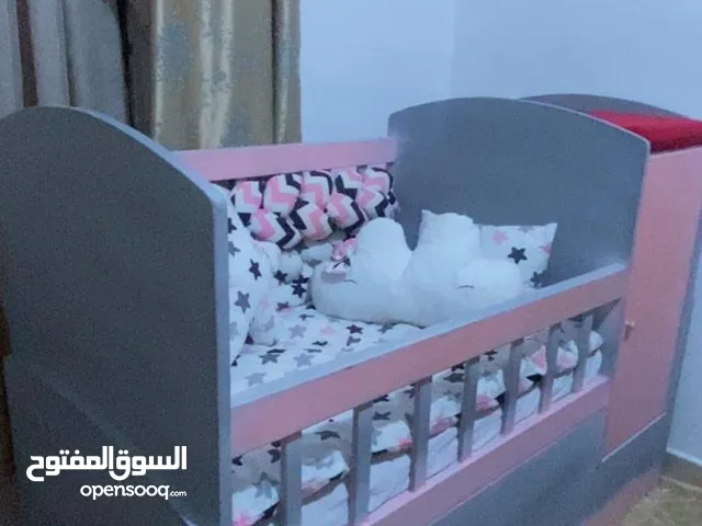 تخت أطفال خشب ثقيل ( تفصيل )