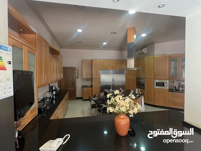 900 m2 5 Bedrooms Villa for Sale in Amman Al Kursi