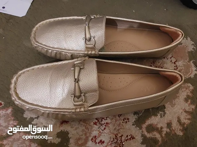 البلارينه الذهبي لبسه واحده فقط  مقاس 40 للبيع