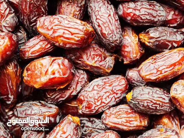 هل تبحث عن الطعم الأصيل والجودة المميزة؟  لدينا تمر نخب أول – جودة عالية وطعم أصيل