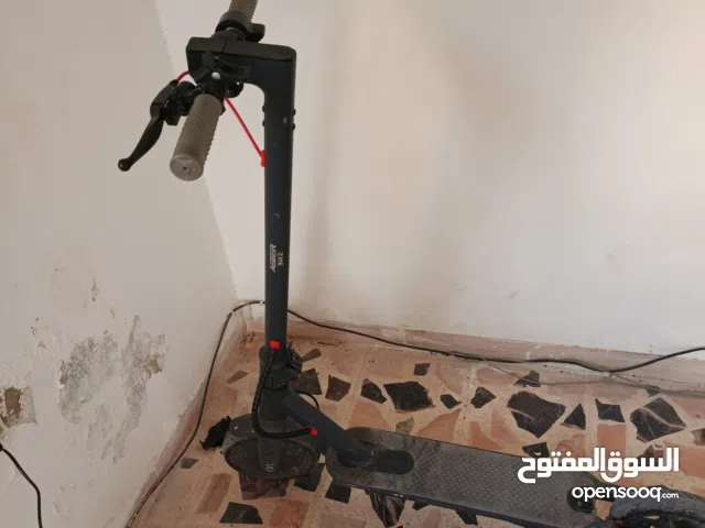 سكوتر شاومي للبيع بحاله شبه جيده استخدام خفيف ولطيف  قابل للتفاوض وانصح به مفيد للموظفين