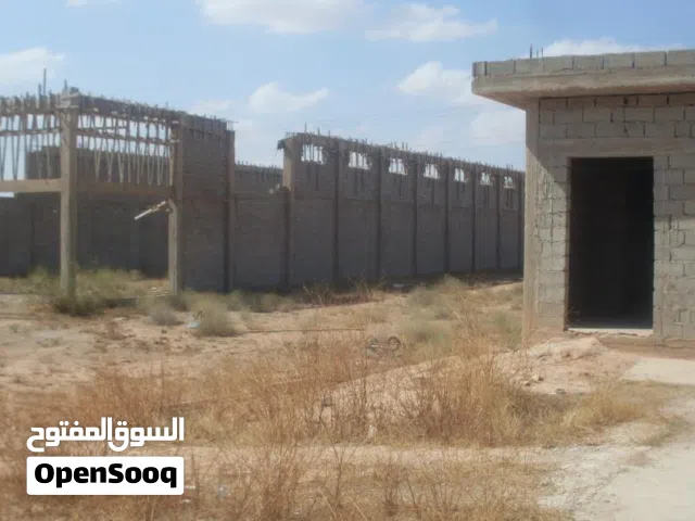 من يبحث عن مبني يكون مصنع او تجاري