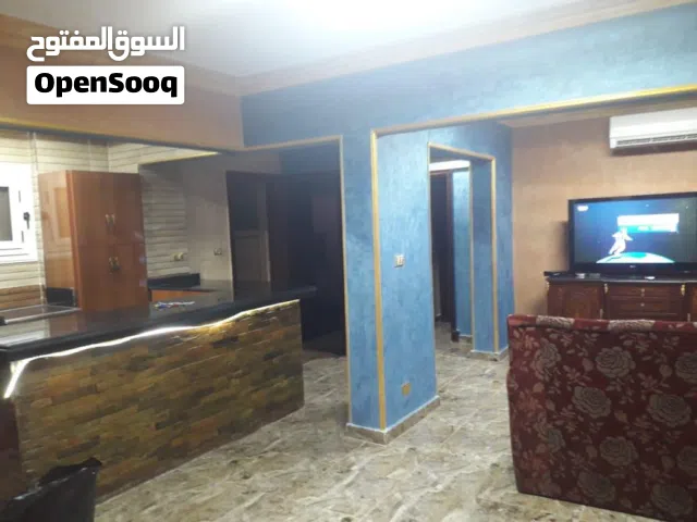 من المالك اول عقار متفرع للبحر جميع العدادات بالفرش وسط جميع الخدمات وخالد بن الوليد فيو مفتوح للبحر