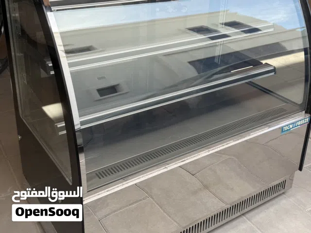 للبيع ثلاجة عرض مع مكينة ثلج