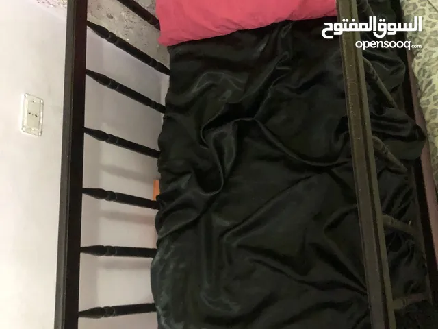 سرير بيبي خشب مستعمل
