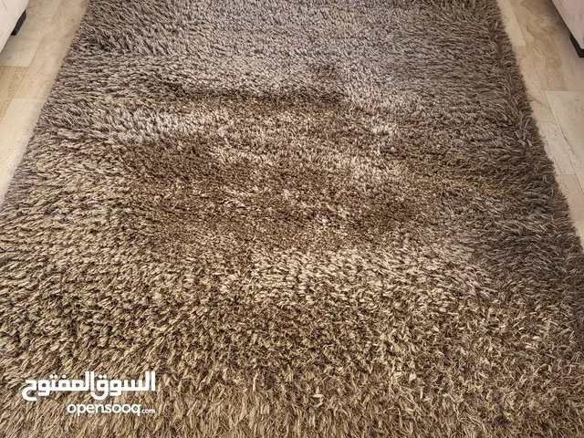 سجاد غرفة ضيوف او قعدة بحالة ممتازة جدا وبرها طويل
