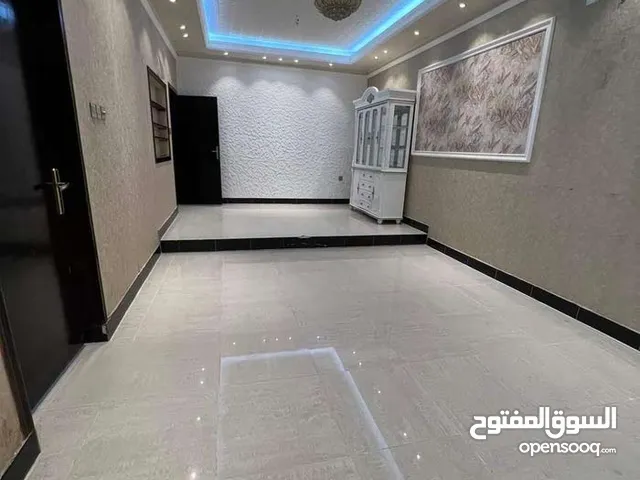 300m2 More than 6 bedrooms Townhouse for Rent in Basra Juninah