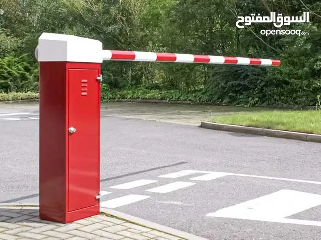 بوابات دخول وخروج سيارات بأعلى أمان