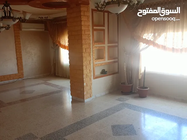 160 m2 3 Bedrooms Apartments for Rent in Mafraq Hay Al-Dobbat
