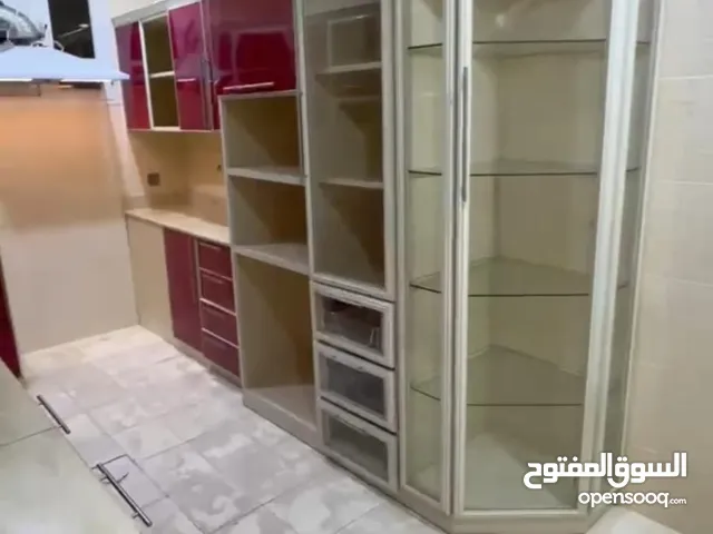 للايجار شقة بمبارك الكبير لمعاريس او اسرة صغيرة للجادين فقط