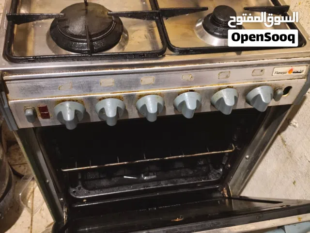 طباخ اربعه شعله  وفرن يعمل بحاله جيده  توجد عين لاتعمل فقط