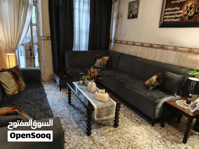 تخم قنفات لون رصاصي كورنر تسع مقاعد بحاله جيده للبيع شغل عراقي درجه اولى تكمه