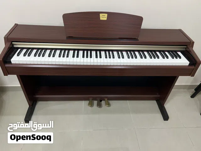للبيع بيانو ياماها Clavinova CLP-220 بحالة ممتازة
