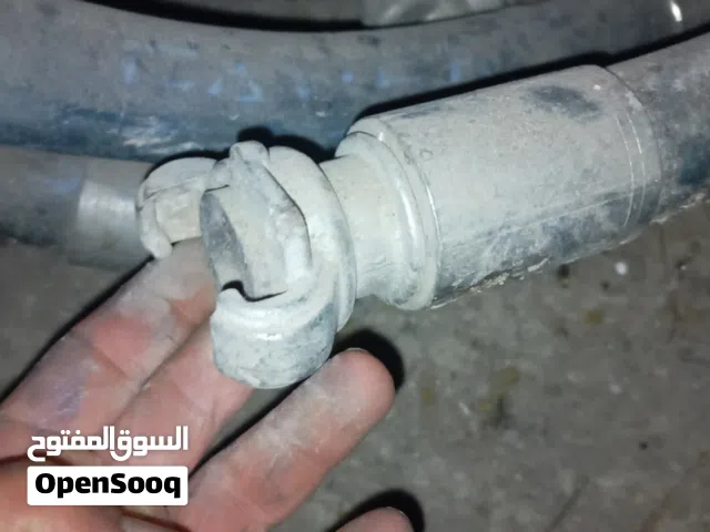 خراطيم مياة مضخة ملبس بحديد بالداخل ويستخدم لأي شي تريده غير الماء قوي وثقيل الوزن طول اللفة عشرة م