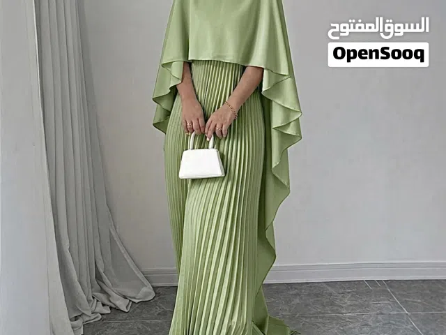 فستان مناسبات كلش راقي لونه فستقي يلبس من وزن 65 لحد ال90 قياسه xl وراهي