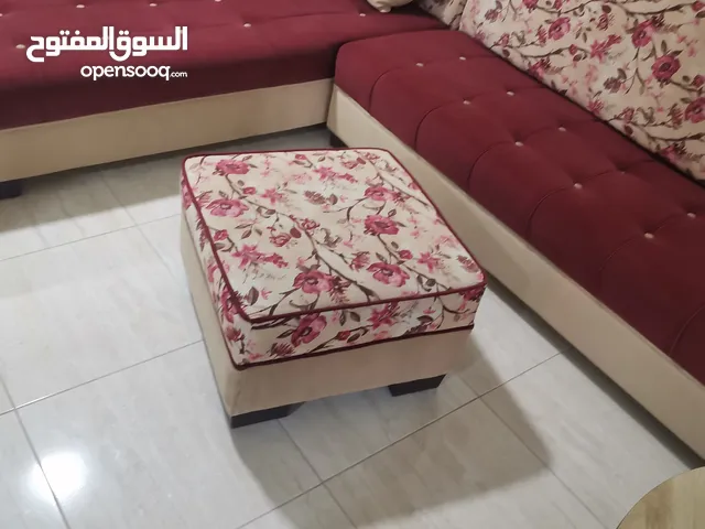 كورنر للبيع لون بيج جميل جدا حرف L يوجد معة بفة طقم استعمال بسيط