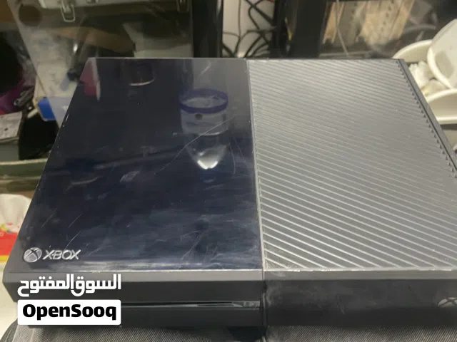 Xbox one 500 gb مع شاحن اصلي