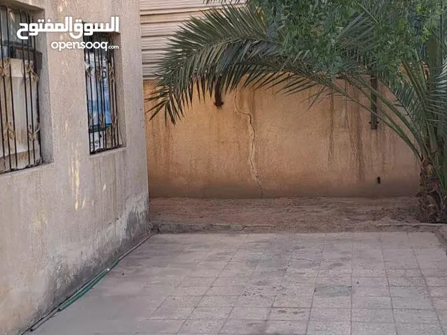 300 m2 2 Bedrooms Townhouse for Rent in Basra Other