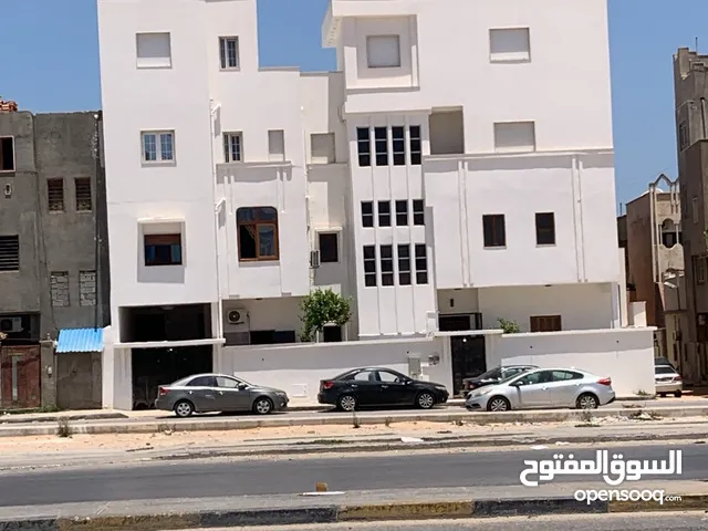 منزل طابق أرضي والطابق الأول