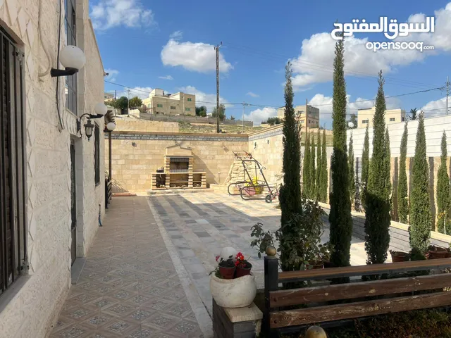 260 m2 4 Bedrooms Townhouse for Sale in Zarqa Dahiet Al Madena Al Monawwara