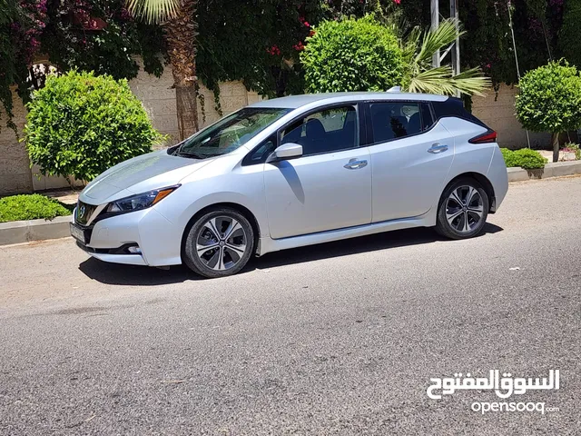 نيسان ليف SV لون سلفر مميز فحص 3 جيد بسعر مغري قابل للبدل