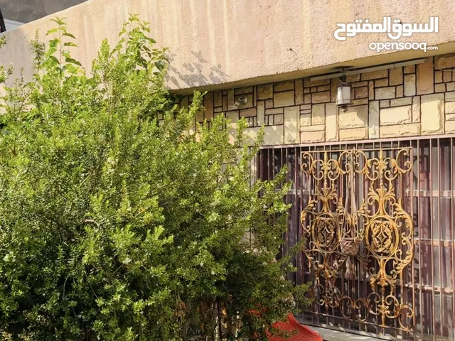 341m2 4 Bedrooms Townhouse for Sale in Basra Jubaileh