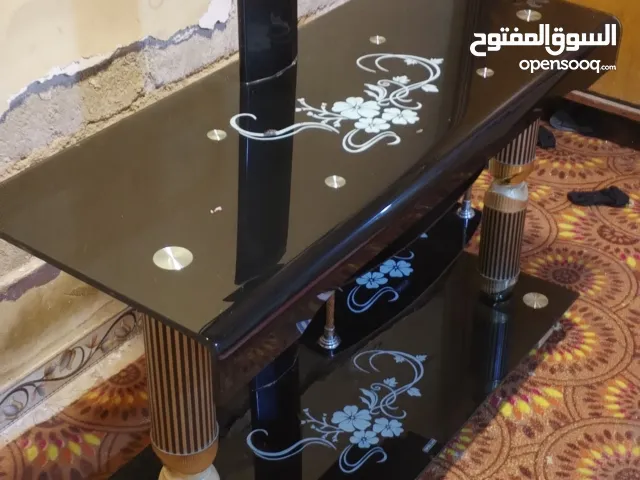 حاملة وميز تلفزيون بلازمة  وبيه مجال مستخدم نضيف جدا