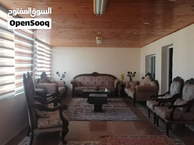 كنب ملوكي لصالة ضيوف كبيرة واسعة