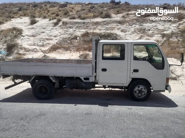 للبيع بكب اسوزو 43 NKR موديل 2005 غمارتين للبيع كاش ..