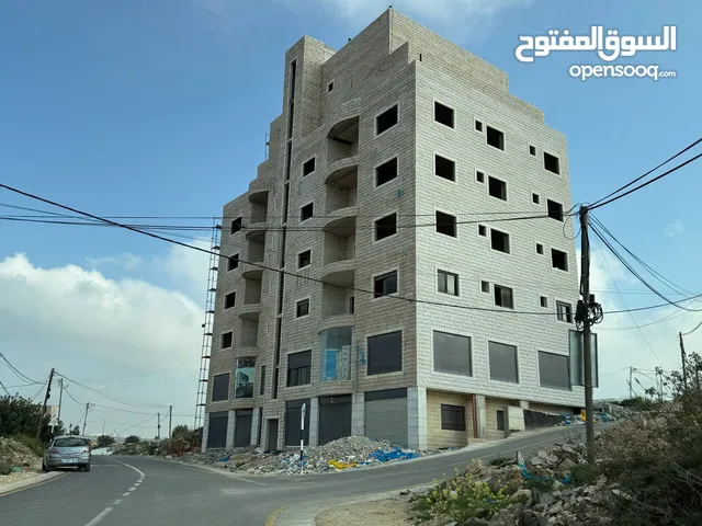 شقة عظم للبيع بالمزرعة القبلية بالقرب من جامعة بيرزيت