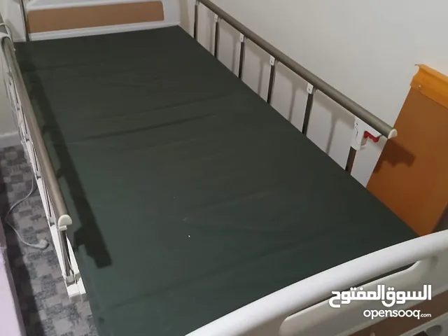 سرير طبي مستعمل يوم واحد للبيع