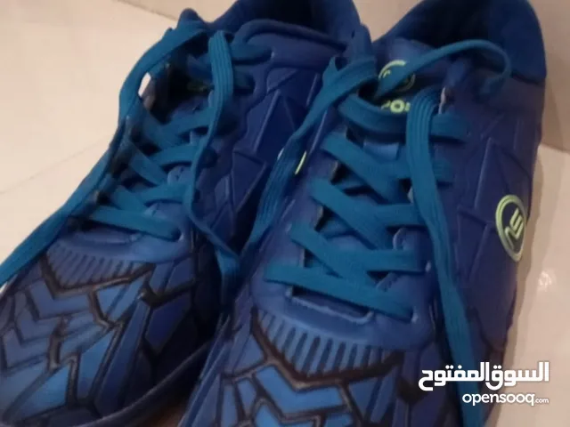 حذاء كورة قدم شبه جديد