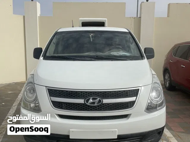 2011 هيونداي H1 Standard