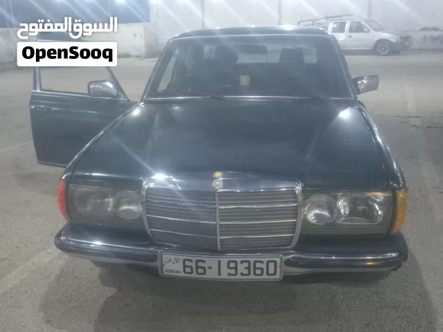 1981 مرسيدس بنز الفئة-E