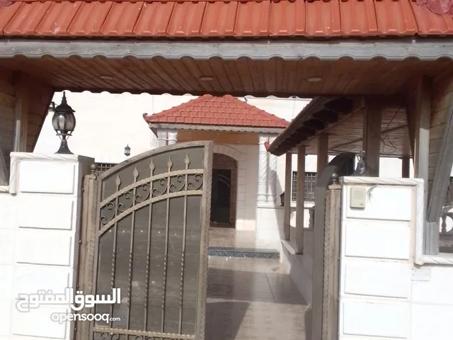 175 m2 5 Bedrooms Townhouse for Sale in Mafraq Bala'ama