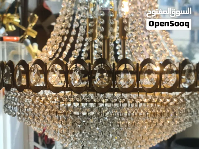 مجموعة ثريات كريستال فخمة وكلاسبك ، بعضها من الكريستال والنحاس  وبدون اية نواقص اوعيوب شغالات  100%.
