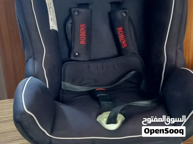 مقعد سيارة مخصص للأطفال والرضع لتوفير الأمان أثناء القيادة