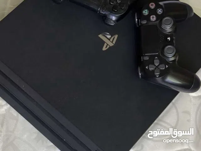 PS4 PRO “(two controllers)”