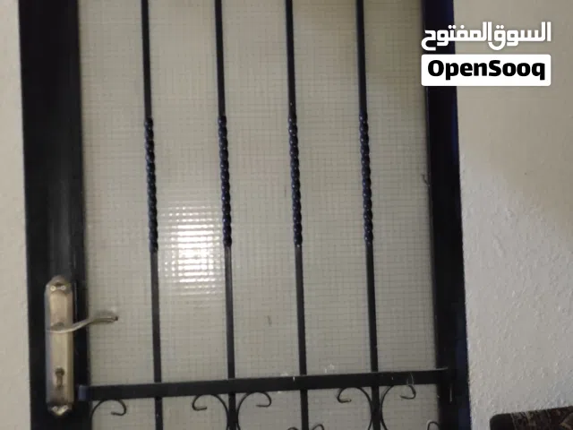 باب حديد لبرندة داخلي... وبنفع خارجي