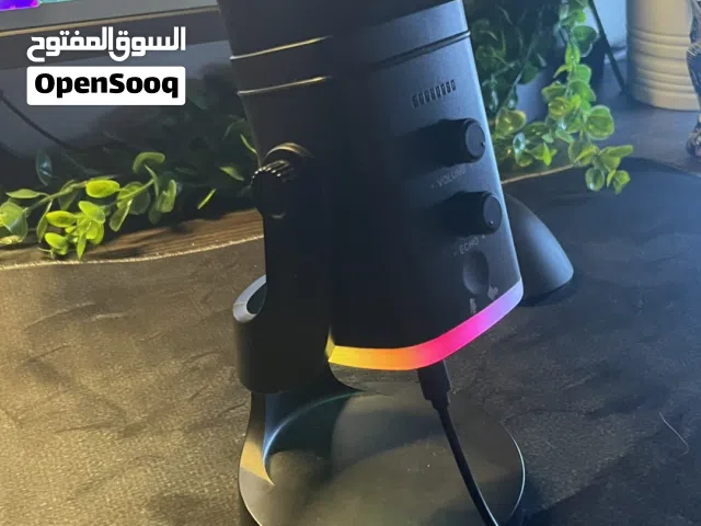 مايك قيمنق مع ماوس باد المايك يدعم سوني و بي سي المايك جودة ممتازه فيه زر ميوت و تقدر تعدل مستوى صوت