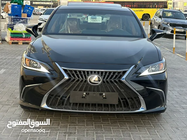 لكزس Es300h خليجي هايبرد 2023 ماشي الف كيلو يعتبر زيرو مطلوب 135,000