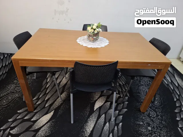 طاولة سفره مع 4 كراسي مقاس 90 في 150